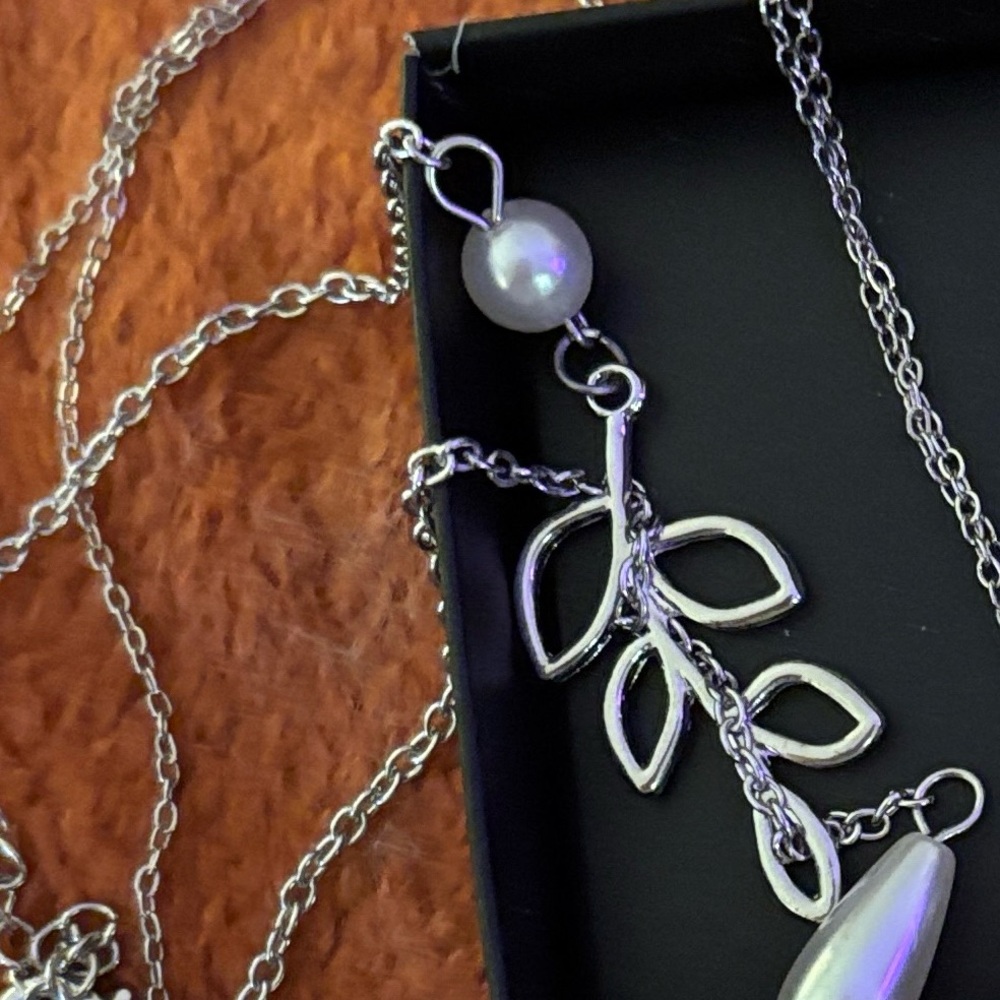 5 pairs of earrings, 1 set of 3 bracelets, 2 of the same necklace. All *NEW*!!! - Picture 14 of 14